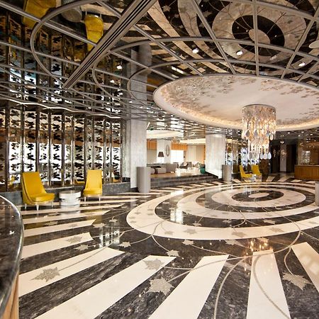 โรงแรมวินด์แฮม แกรนด์ อิสตันบูล คาลามิส มารีนา ภายใน รูปภาพ The lobby of the hotel
