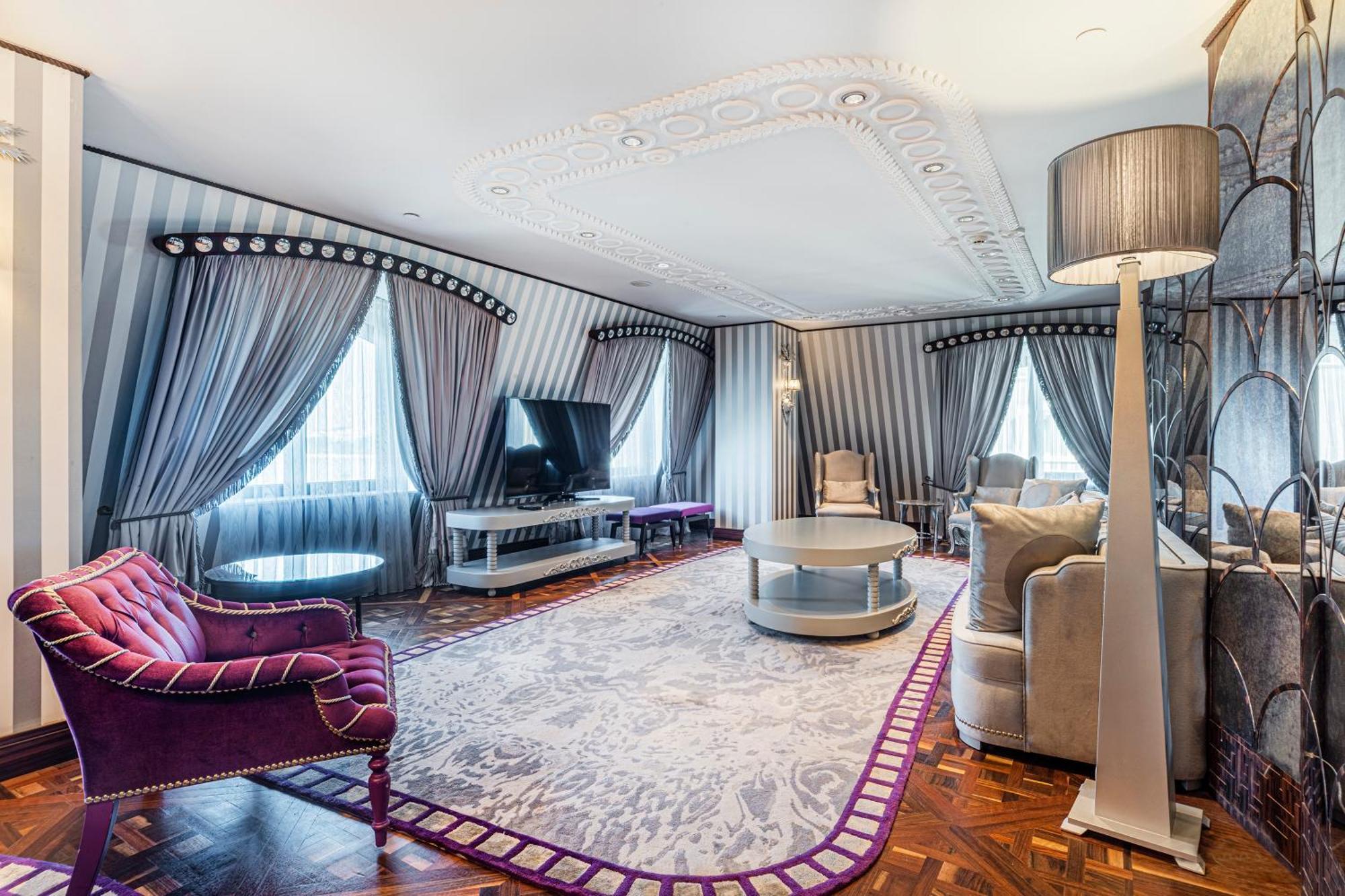 โรงแรมวินด์แฮม แกรนด์ อิสตันบูล คาลามิส มารีนา ภายนอก รูปภาพ Interior of a suite at the Mandarin Oriental, Moscow